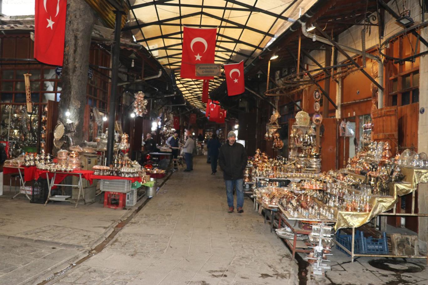 Asırlardır çekiç seslerinin susmadığı Bakırcılar Çarşısı sessizliğe büründü